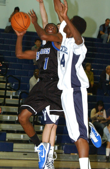 Everett Osborne goes for a lay-up against Venice.